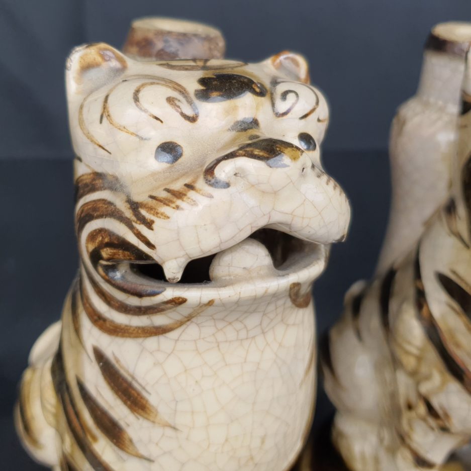 Paire de tigres porcelaine céramique Japon