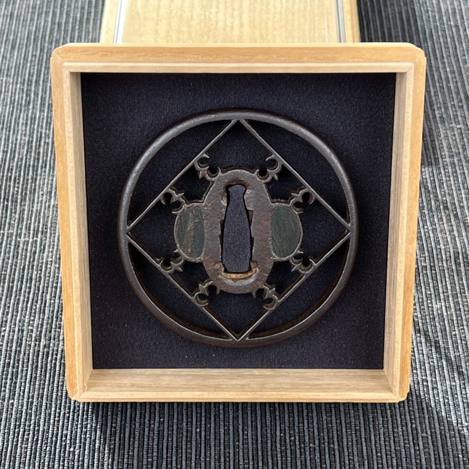 Tsuba sukashi oiseau samourai Luc Hedin expert antiquaire japon