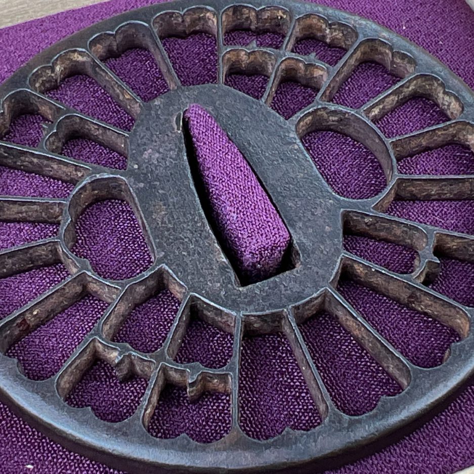 Tsuba japon kyo sukashi samourai chrysanthème Edo Hedin Luc