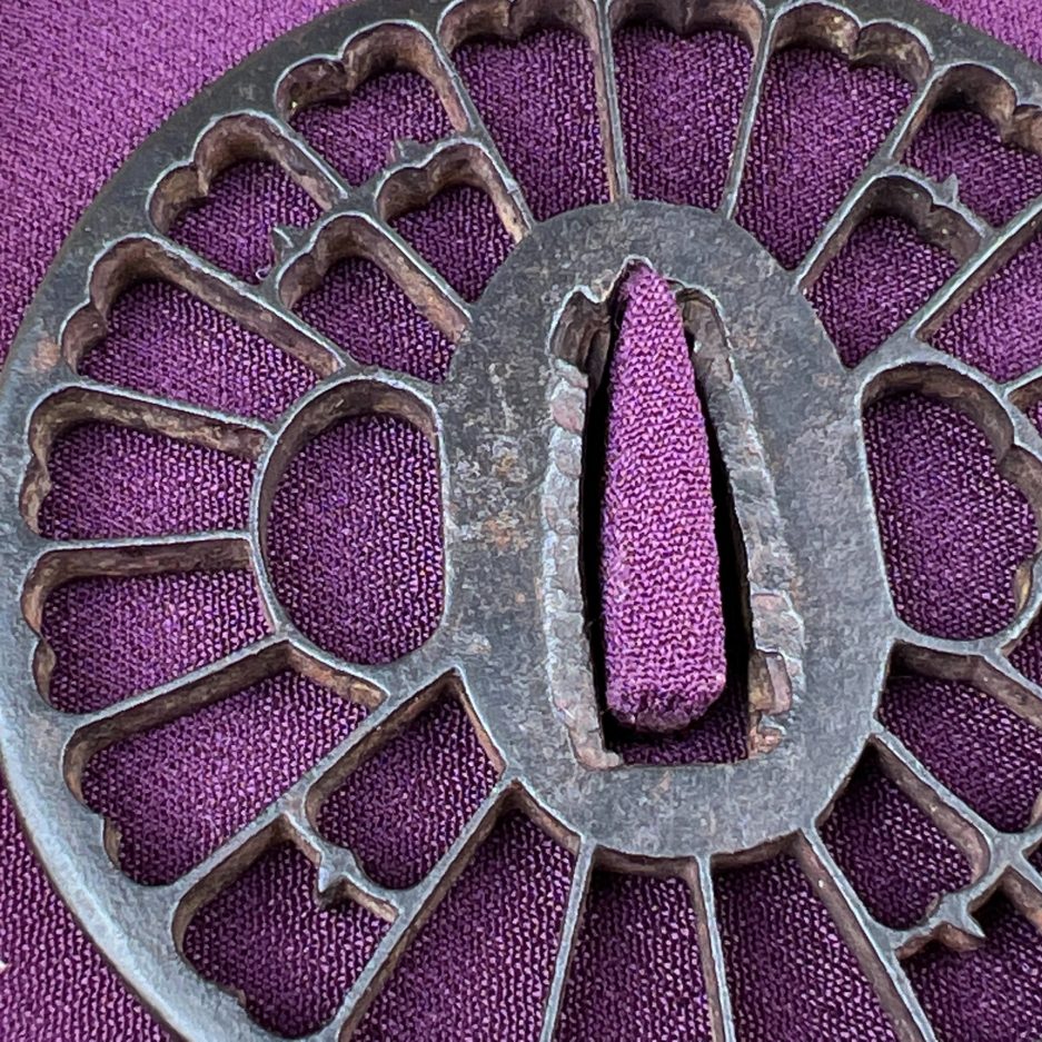 Tsuba japon kyo sukashi samourai chrysanthème Edo Hedin Luc