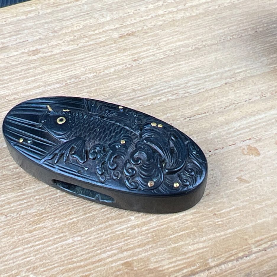 Fuchi kashira japon sabre japonais art samourai carpe Edo