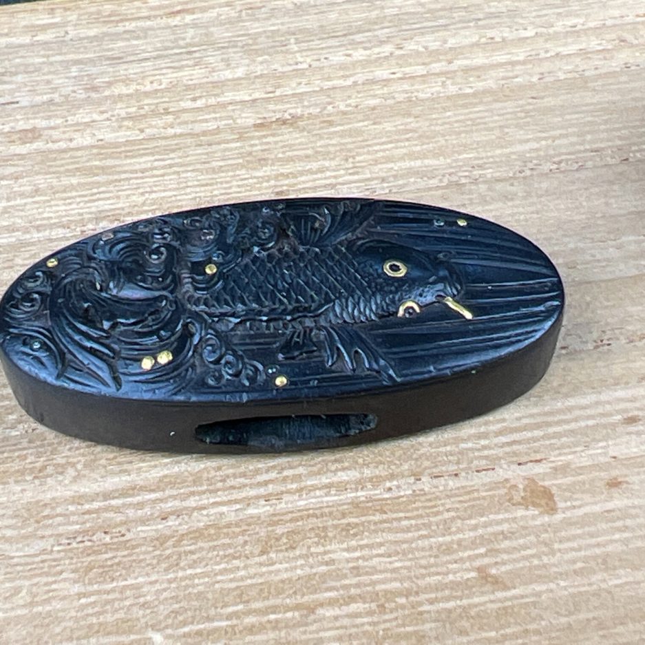 Fuchi kashira japon sabre japonais art samourai carpe Edo