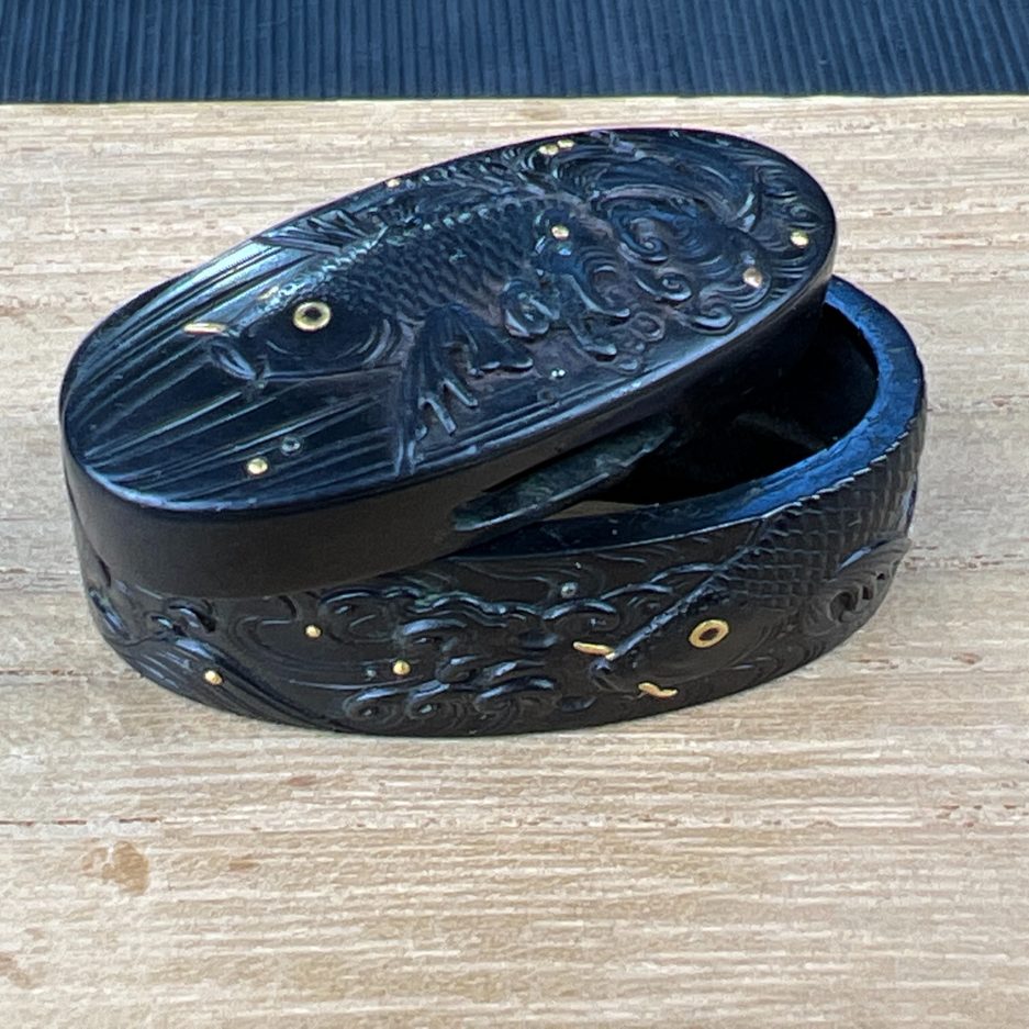 Fuchi kashira japon sabre japonais art samourai carpe Edo