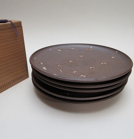 plat en céramique du japon design deco pour cérémonie du thé