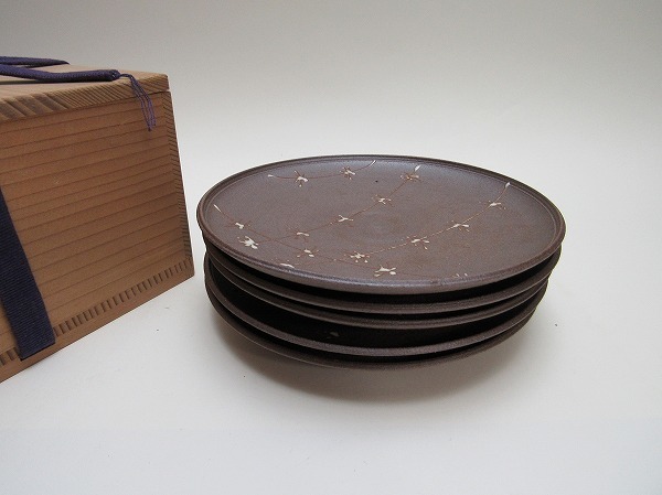 plat en céramique du japon design deco pour cérémonie du thé