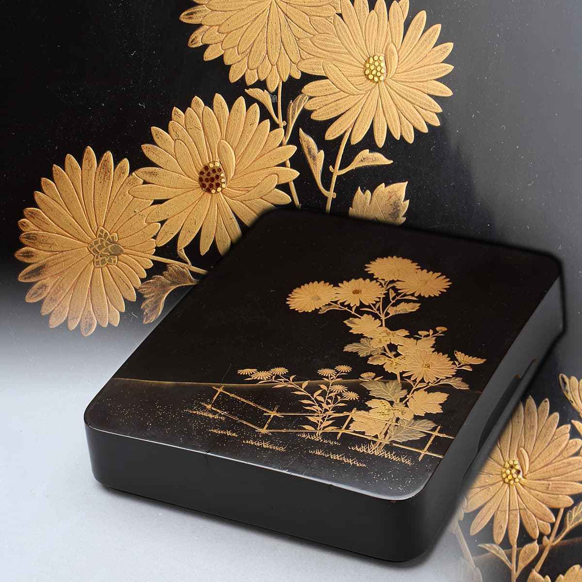 Boîte en bois laqué à décor floral - Shōwa XXe s. - KOGEIYA - Luc Hédin