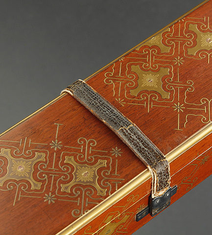 Boîte en bois laqué du Japon à motifs de croix nanban
