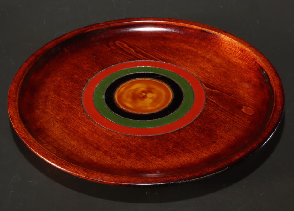 plat bois laqué japonais à motif de cercles colorés art décoratif japonais
