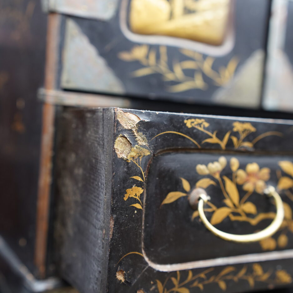 Cabinet en bois laqué Japonais meiji hira maki-e