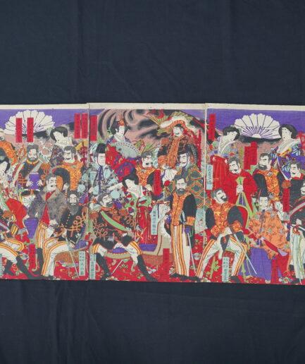 Triptyque d'estampes japonaises de Toyohara Kunichika représentant les membres de la Cour Meiji - Meiji XIXe s.