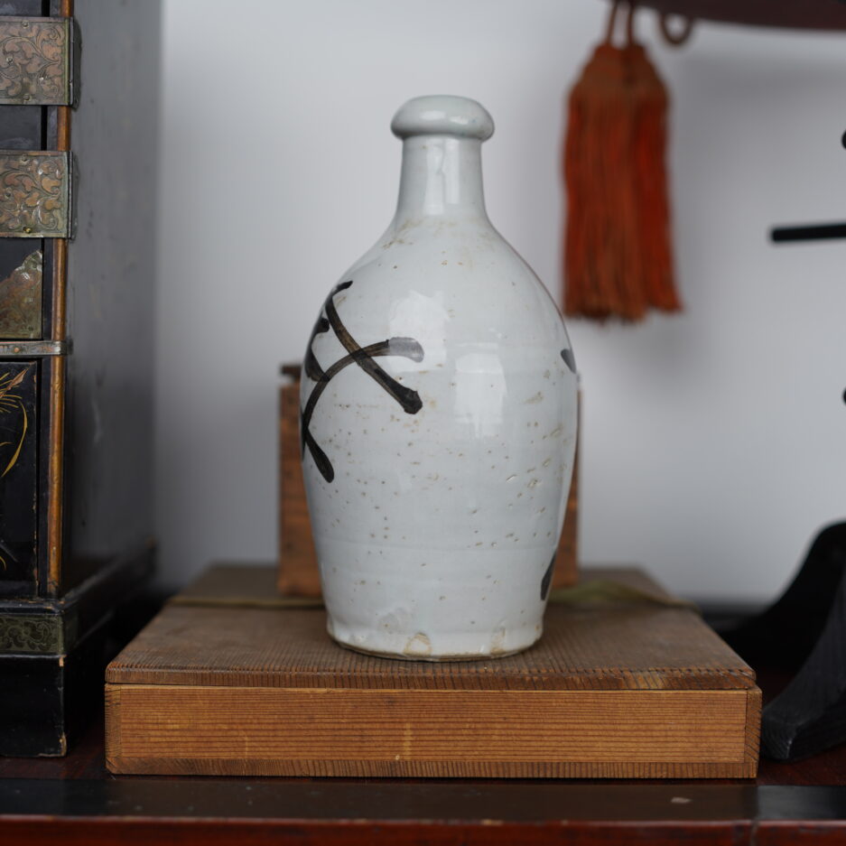 Bouteille à sake vintage Tokkuri kanji japon décoration Luc Hedin Kogeiya