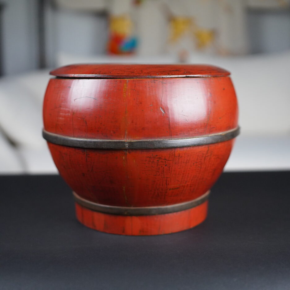 Boîte en laque rouge du Japon Meiji décoration intérieure japonaise Luc Hédin Kogeiya