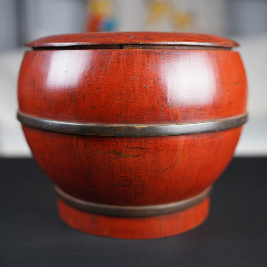 Boîte en laque rouge du Japon Meiji décoration intérieure japonaise Luc Hédin Kogeiya