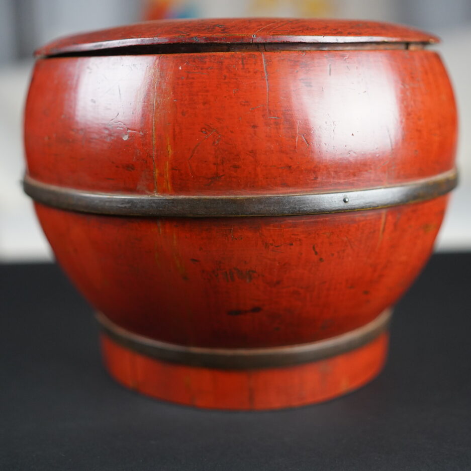 Boîte en laque rouge du Japon Meiji décoration intérieure japonaise Luc Hédin Kogeiya