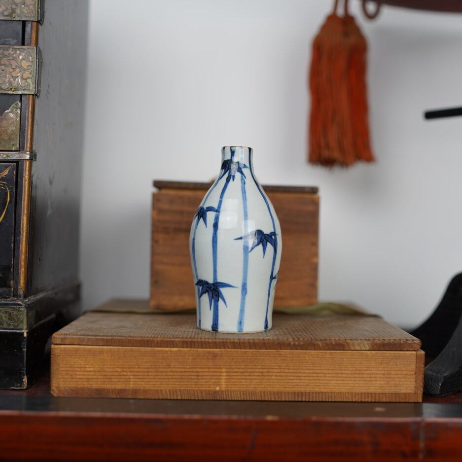 Bouteille à sake vintage Tokkuri feuilles de bambou japon décoration Luc Hedin Kogeiya
