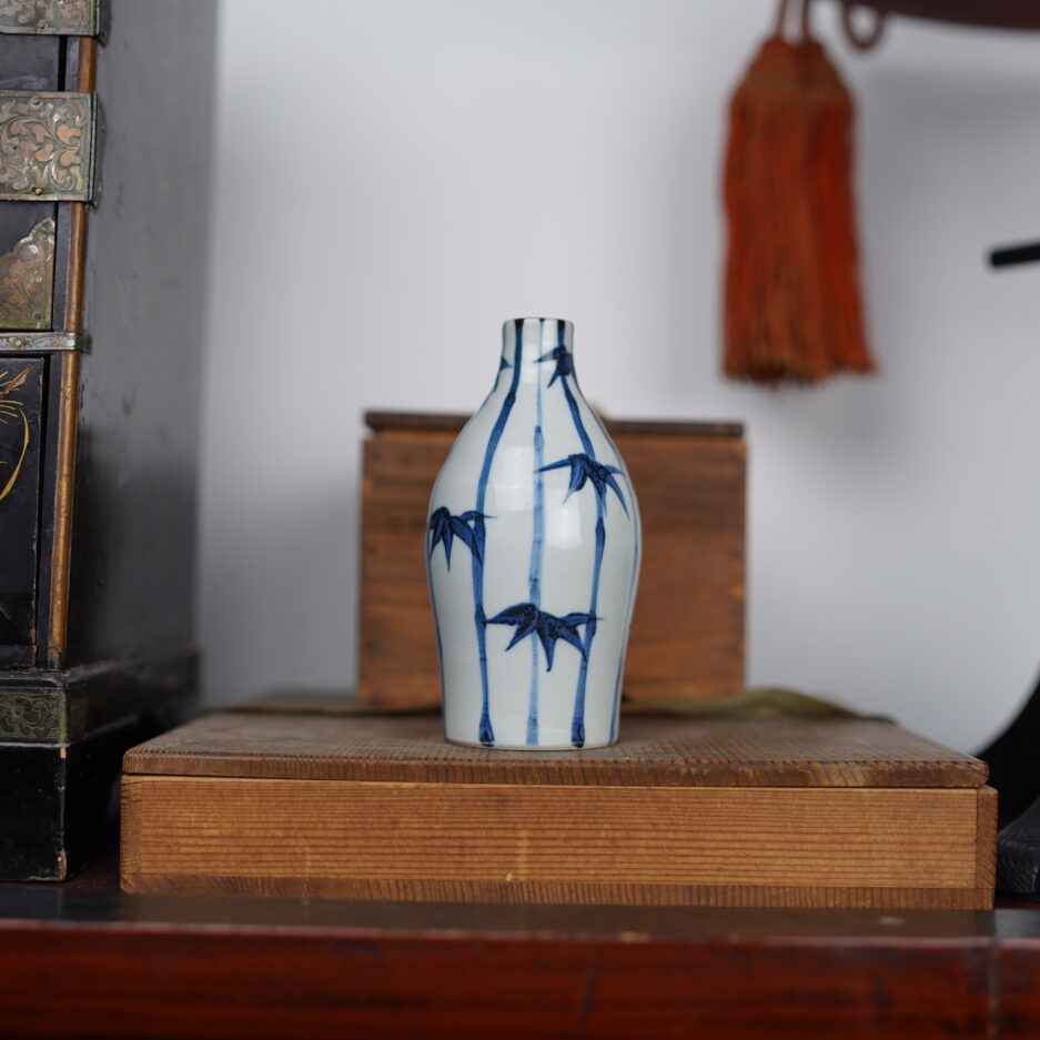 Bouteille à sake vintage Tokkuri feuilles de bambou japon décoration Luc Hedin Kogeiya
