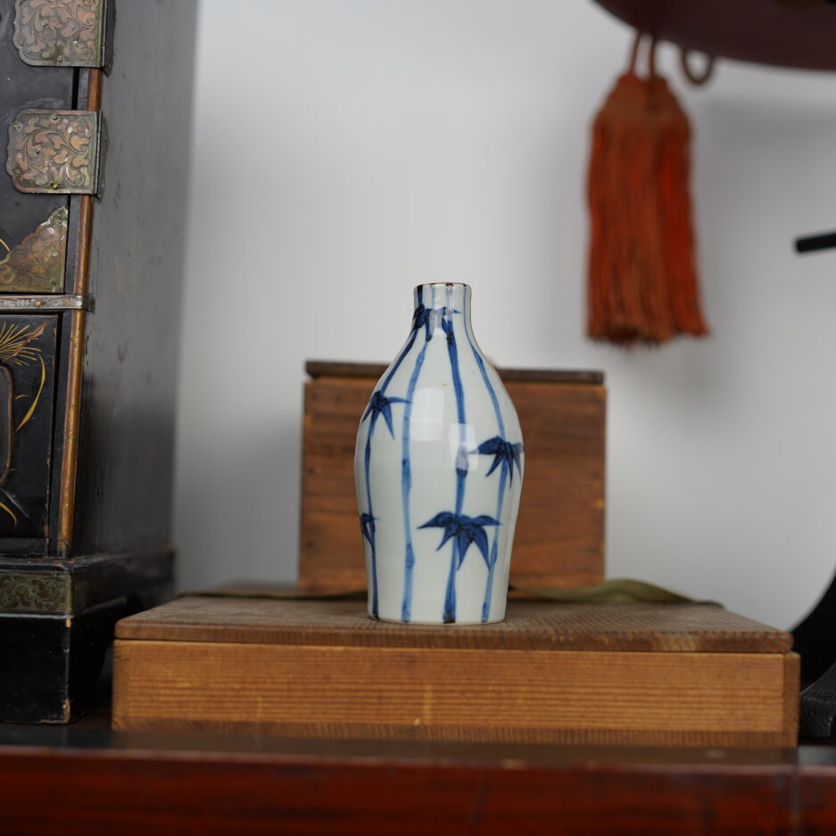 Bouteille à sake vintage Tokkuri feuilles de bambou japon décoration Luc Hedin Kogeiya