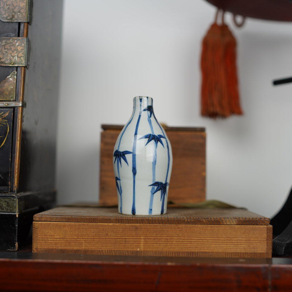 Bouteille à sake vintage Tokkuri feuilles de bambou japon décoration Luc Hedin Kogeiya