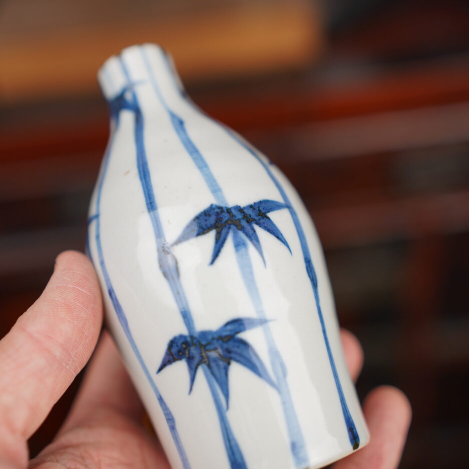 Bouteille à sake vintage Tokkuri feuilles de bambou japon décoration Luc Hedin Kogeiya