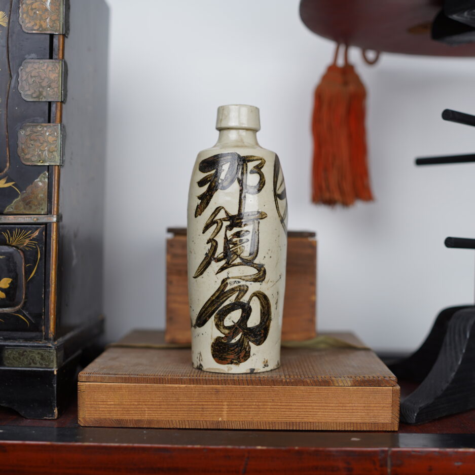 Bouteille à sake vintage Tokkuri kanji japon décoration Luc Hedin Kogeiya