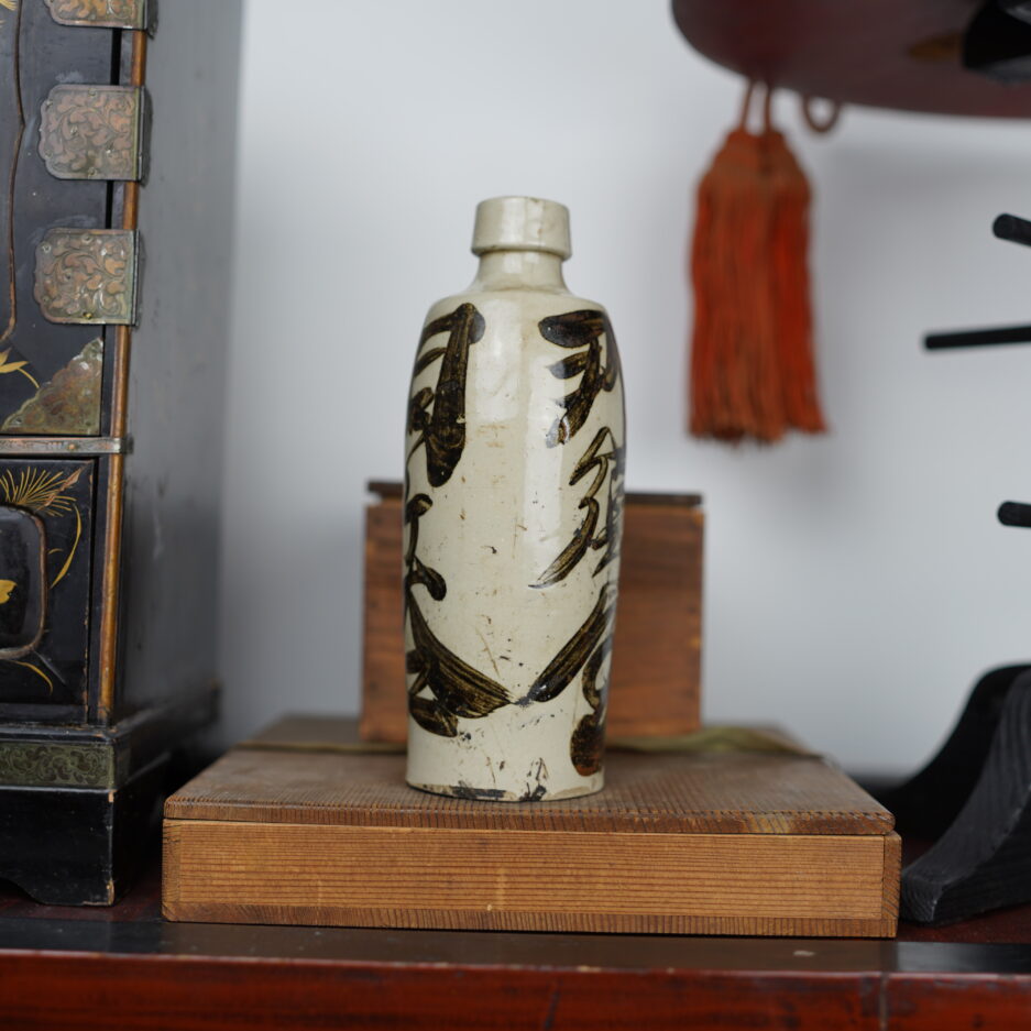 Bouteille à sake vintage Tokkuri kanji japon décoration Luc Hedin Kogeiya