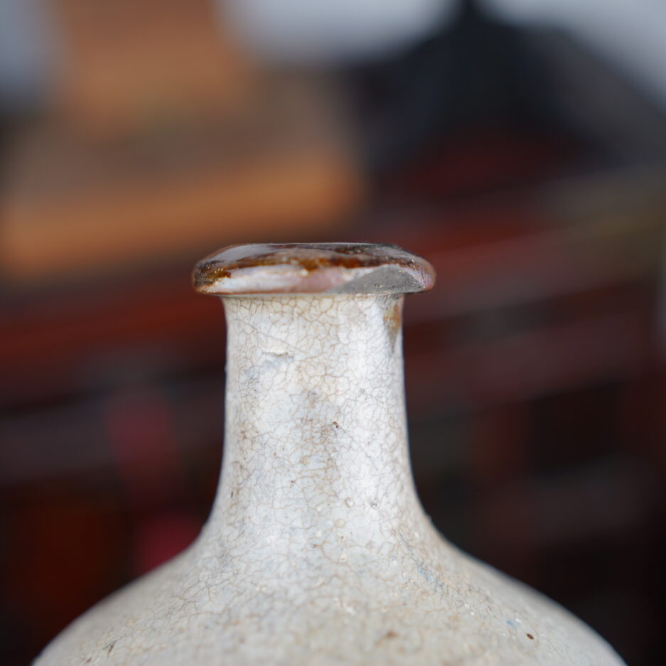 Bouteille à sake vintage Tokkuri kanji bleu japon décoration Luc Hedin Kogeiya