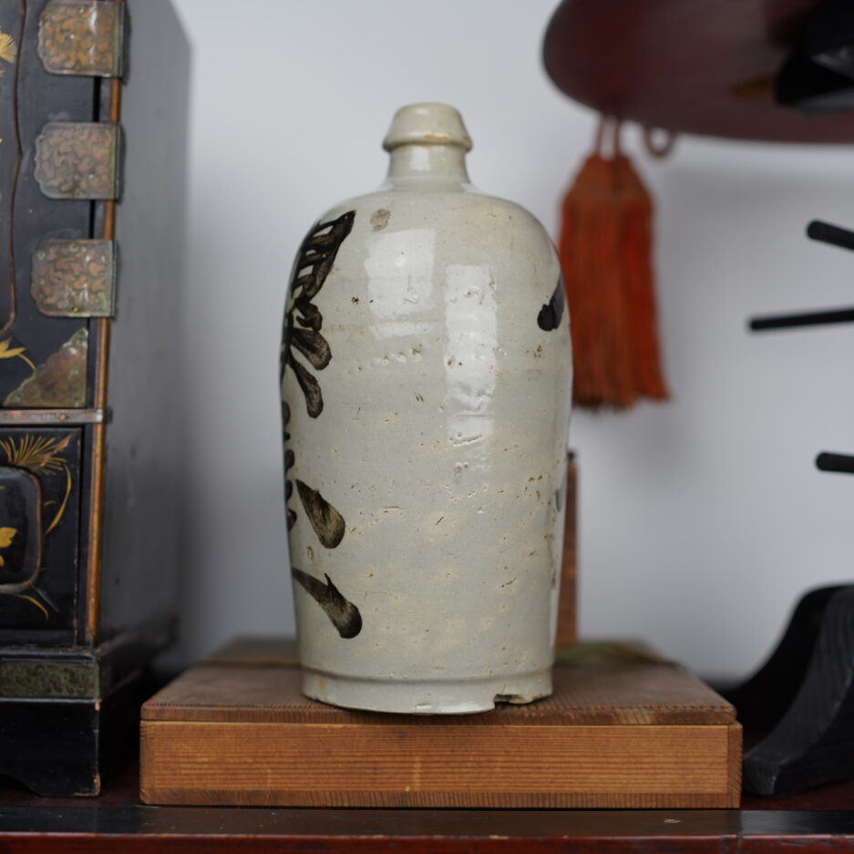 Bouteille à sake Meiji Japon XIXe s. Tokkuri kanji japon décoration Luc Hedin Kogeiya