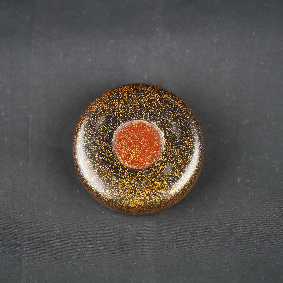 Kogo boîte à encens japonaise shishi nashiji hiramaki-e objet de collection Japon Luc Hédin Kogeiya
