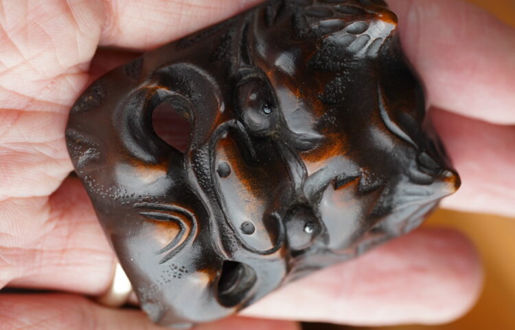 Netsuke japonais masque Oni par Hojitsu Meikeisai