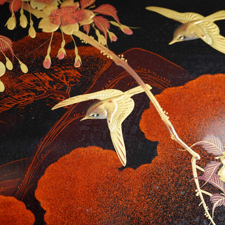 grande boite laquée meiji oiseaux arbres japon arts décoratifs japonais Kogeiya