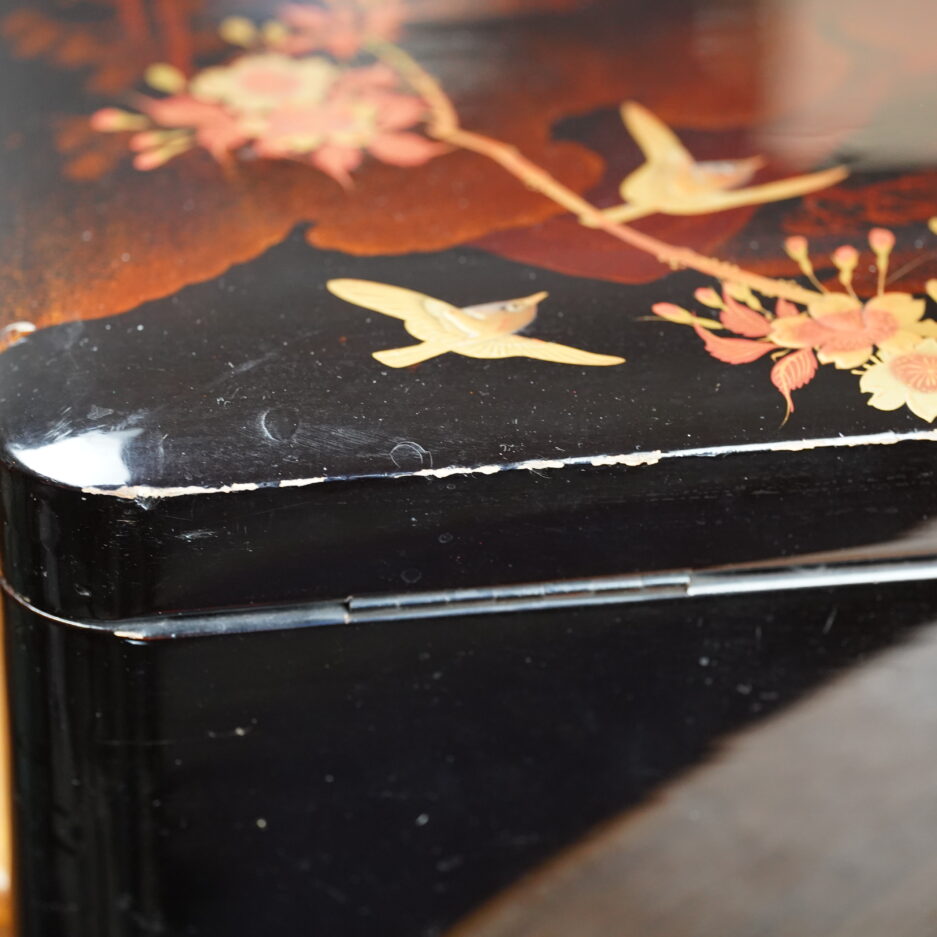 grande boite laquée meiji oiseaux arbres japon arts décoratifs japonais Kogeiya
