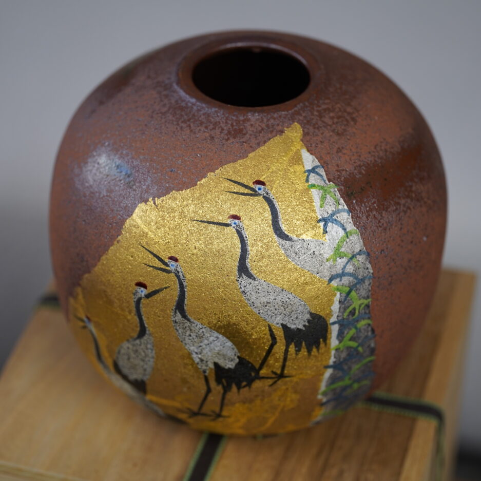 Vase boule takashi kitamura vase japonais à décor de grues japonaises