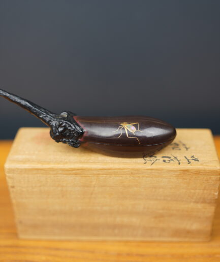 Boîte à encens Kogo en laque et or imitant une aubergine - Meiji XIXe s.