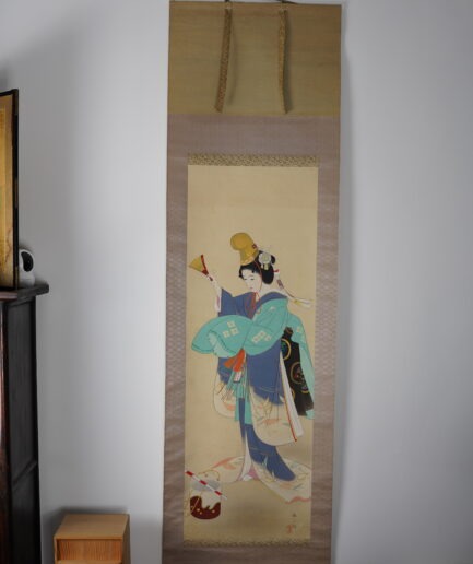 Kakemono kakejiku danseuse Japon Bugaku éventail I Luc Hédin antiquaire art japonais Kogeiya