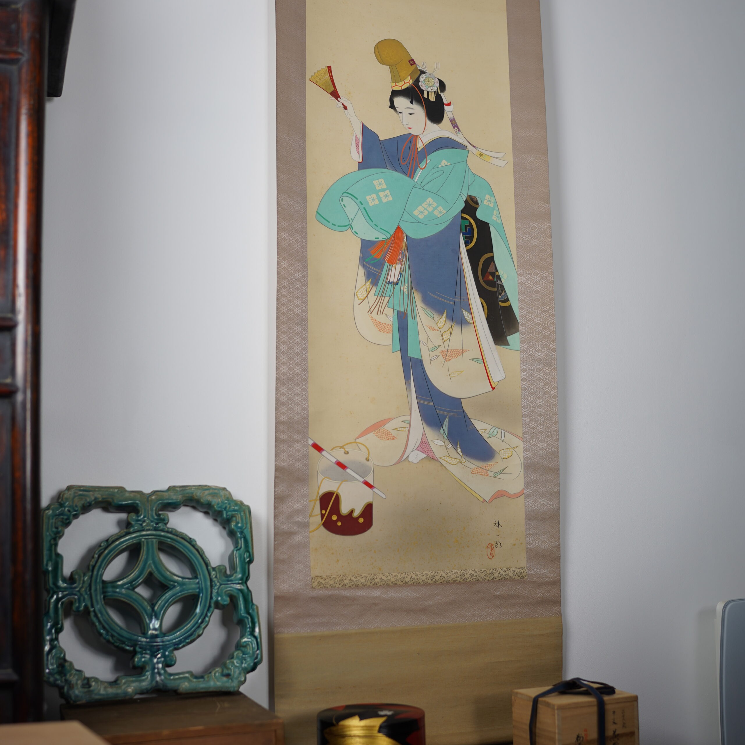 kakejiku-kakemono-danseuse-japonaise-bugaku-showa-antiquaire-japon-luc-hedin-04642 Kakemono kakejiku danseuse Japon Bugaku éventail I Luc Hédin antiquaire art japonais Kogeiya