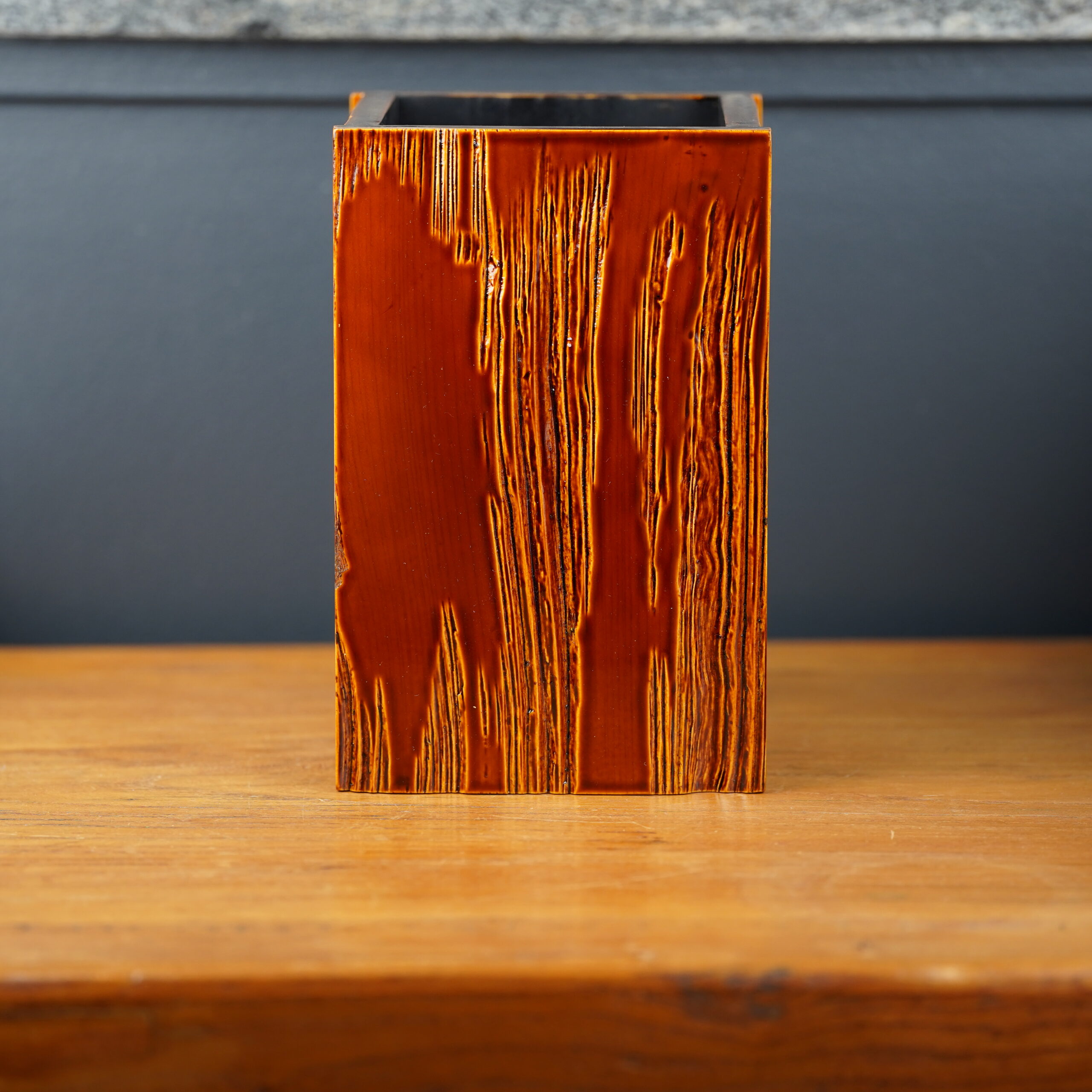 vase-laque-imitation-ceramique-japon-design-06670