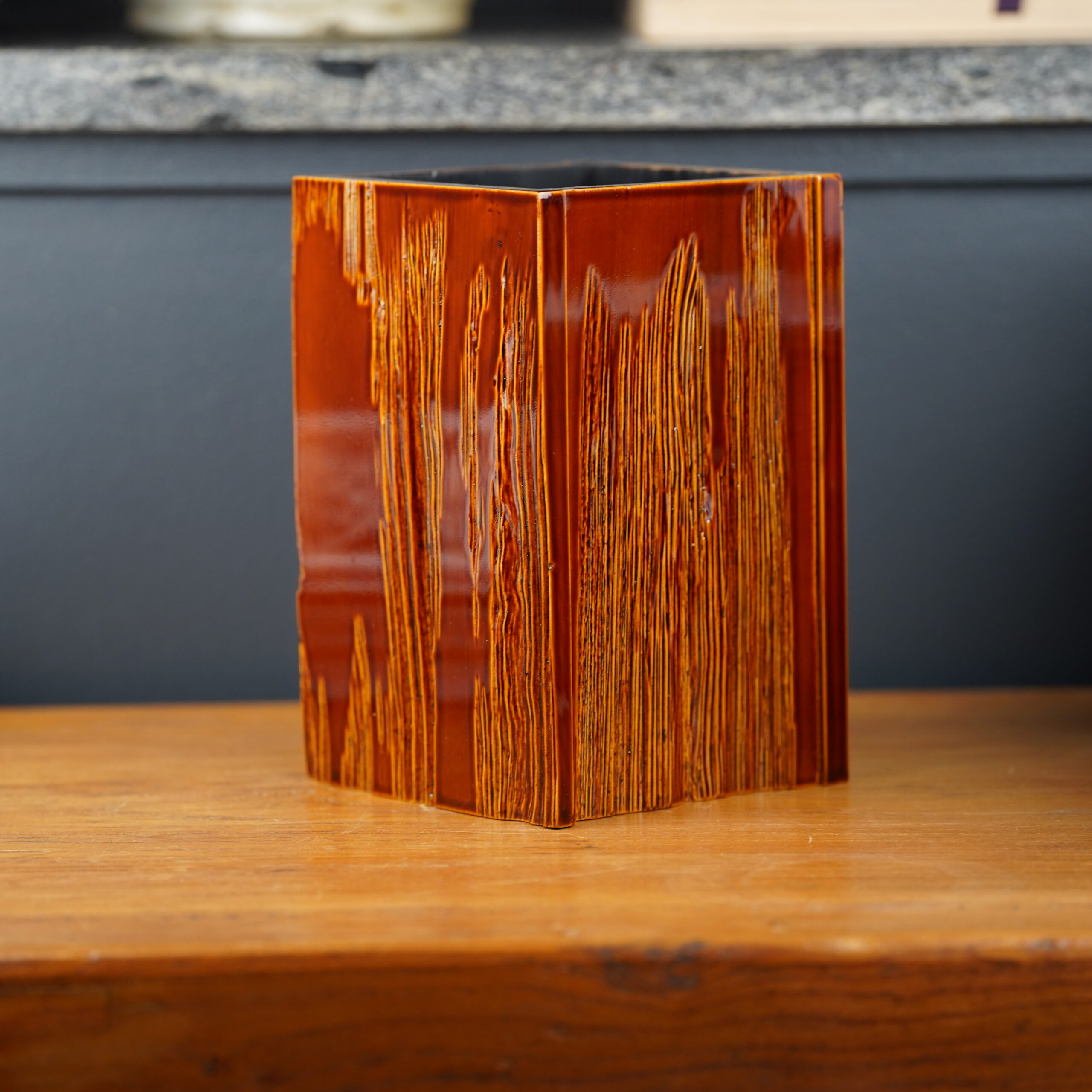 vase-laque-imitation-ceramique-japon-design-06671