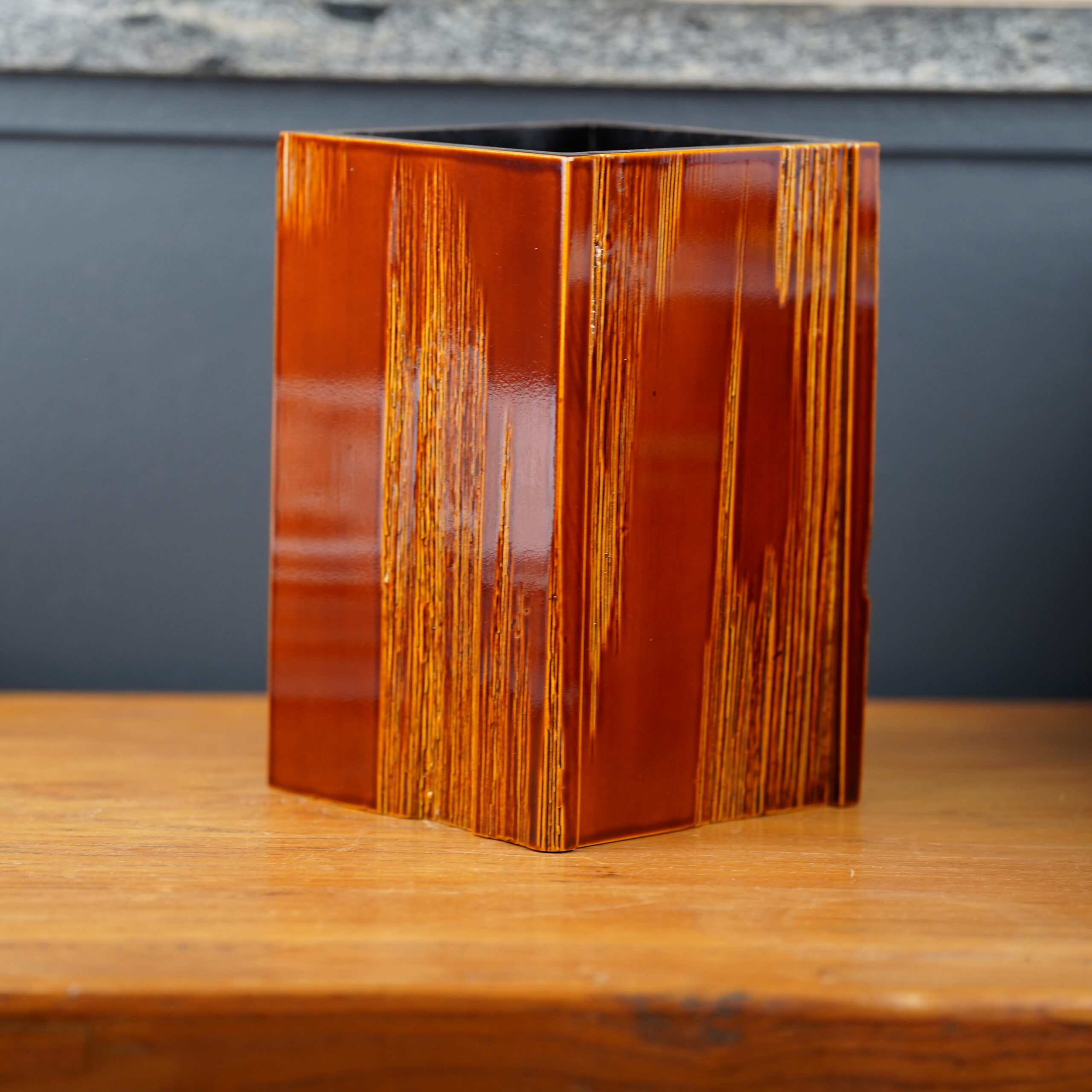 vase-laque-imitation-ceramique-japon-design-06673