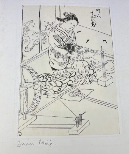 Estampe japonaise e-Hon représentant un femme occupée à filer - Meiji XIXe s.